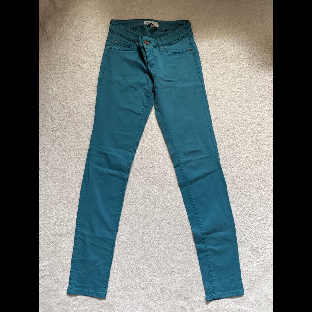 GRG DNM Low-Rise Slim Jeans